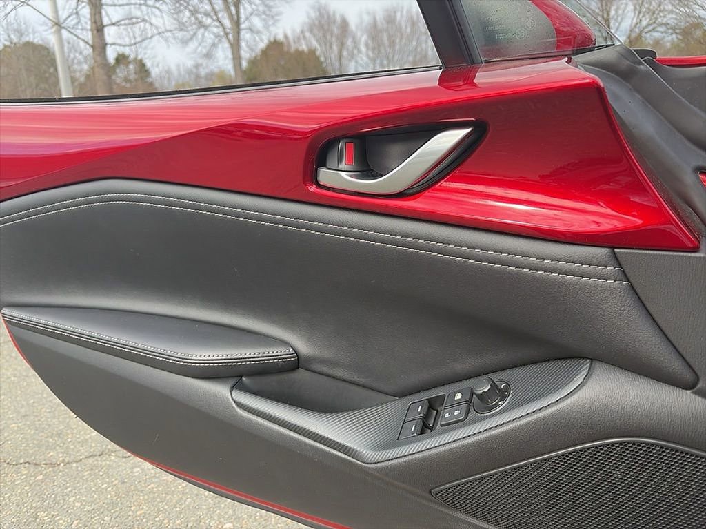 Used 2025 MAZDA MX-5 Miata RF Grand Touring image 13