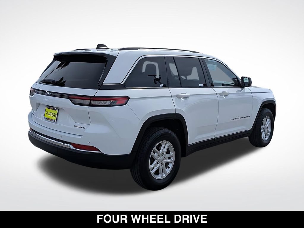 Used 2024 Jeep Grand Cherokee Laredo AWD/4WD image 8