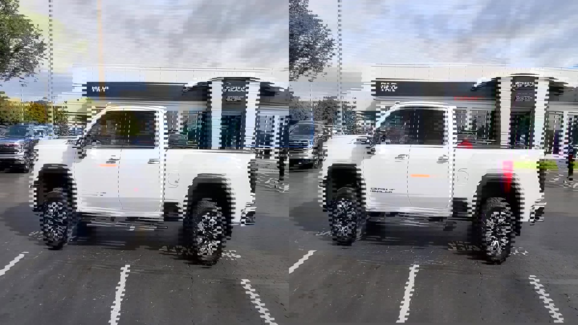 Used 2024 GMC Sierra 3500 Denali image 39