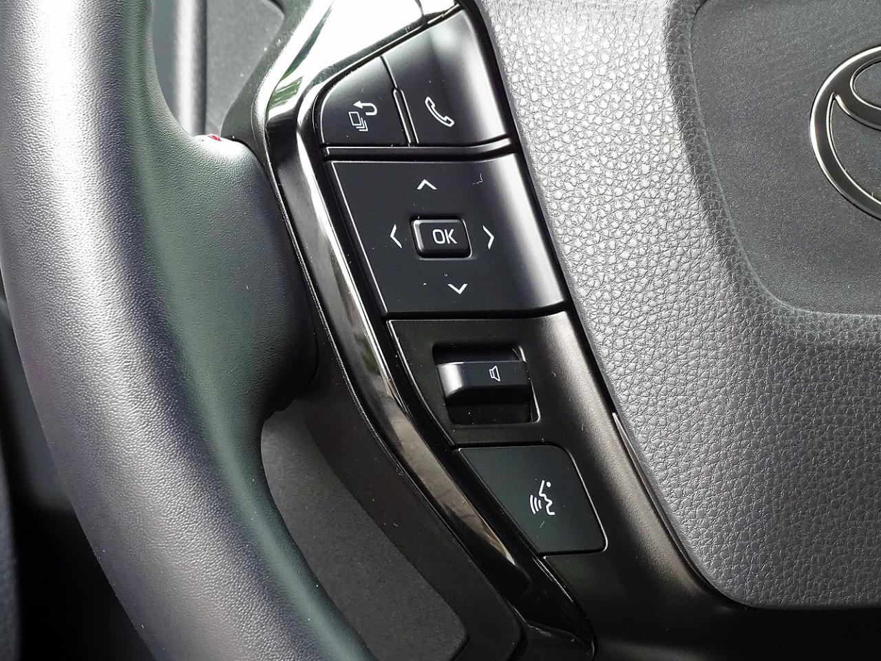 Used 2023 Toyota Prius Prime FWD image 30
