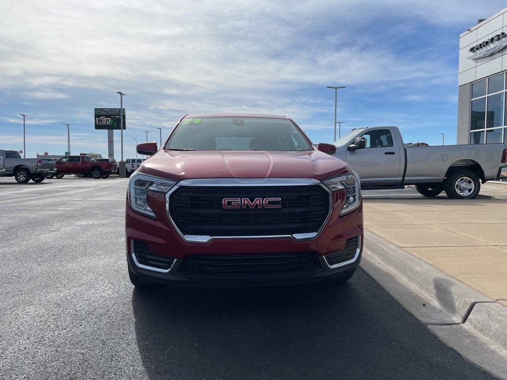 Used 2024 GMC Terrain SLE image 2