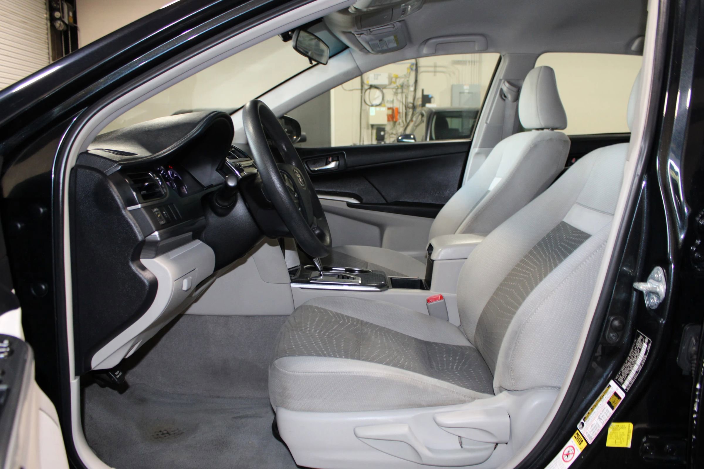 Used 2012 Toyota Camry LE FWD image 8