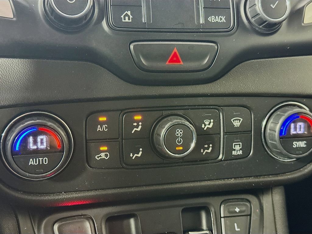 Used 2020 GMC Terrain SLT w/ Preferred Package FWD image 18