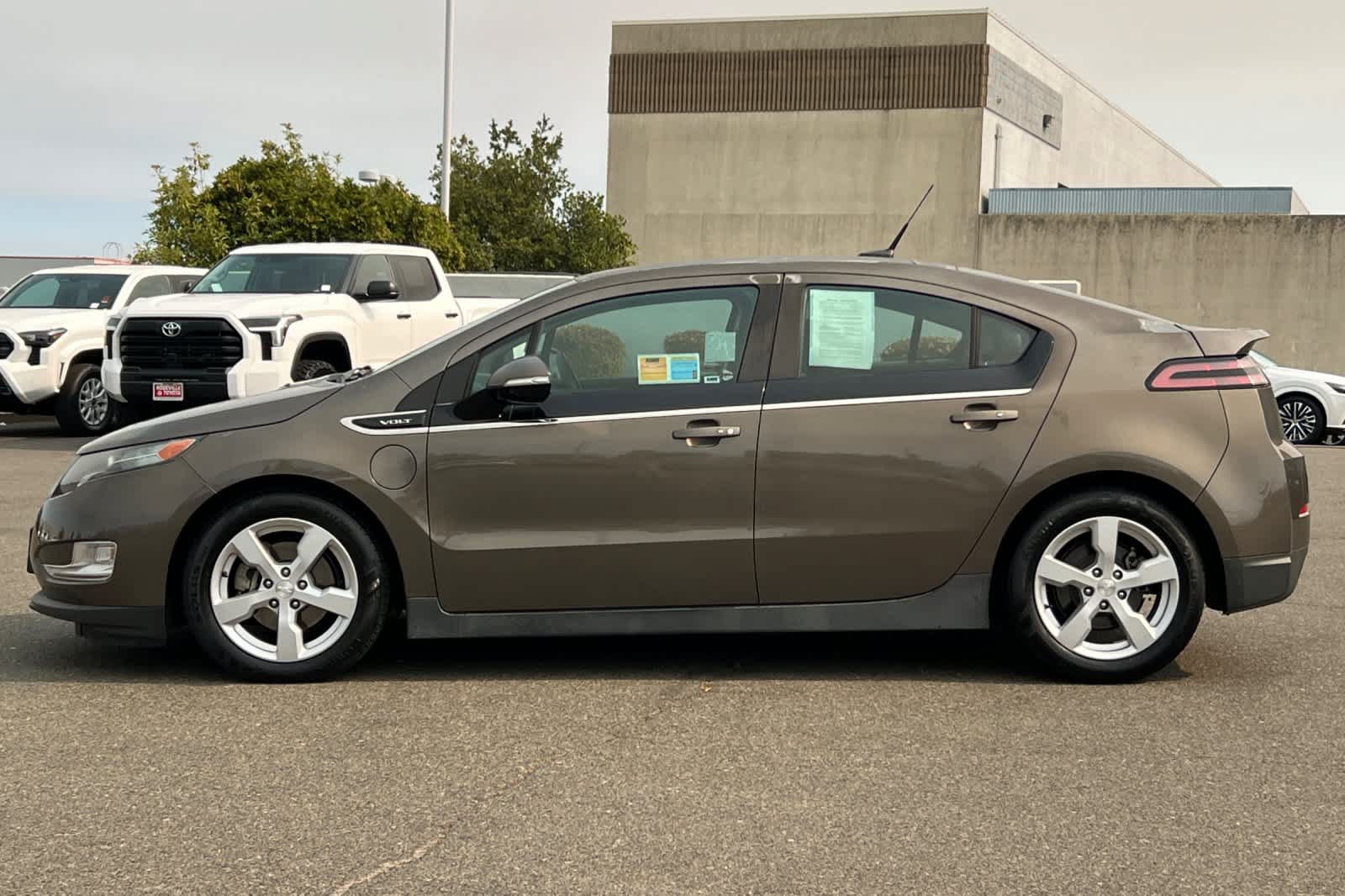 Used 2014 Chevrolet Volt Premium w/ Premium Trim Package FWD image 9