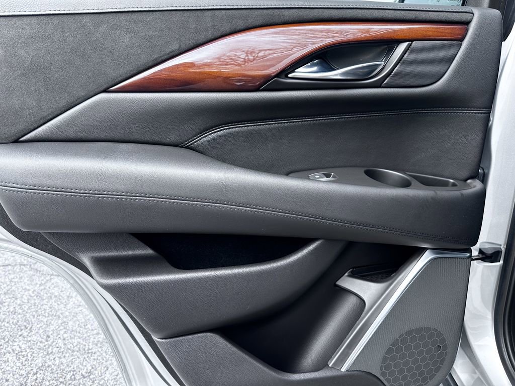 Used 2020 Cadillac Escalade Luxury image 31