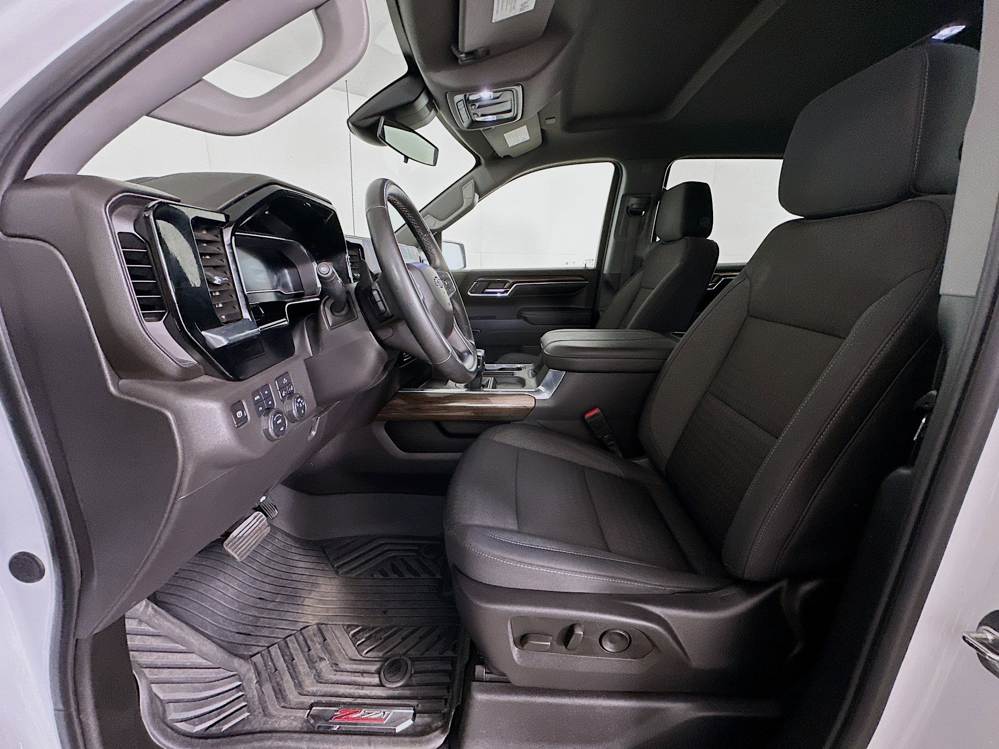 Used 2024 Chevrolet Silverado 1500 LT Trail Boss w/ Protection Package image 13