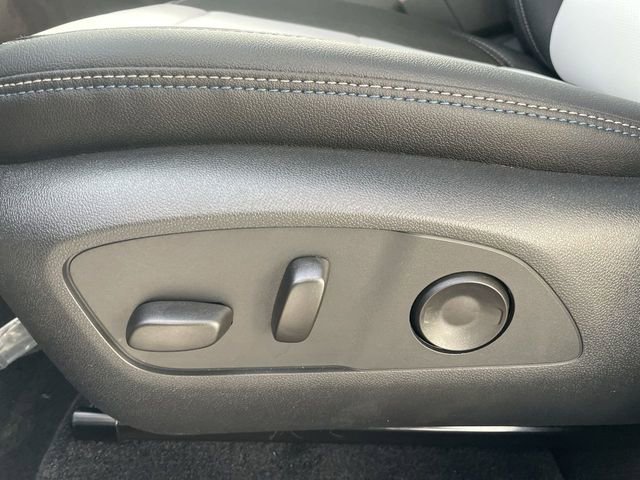 New 2026 Chevrolet Equinox EV LT AWD/4WD image 12
