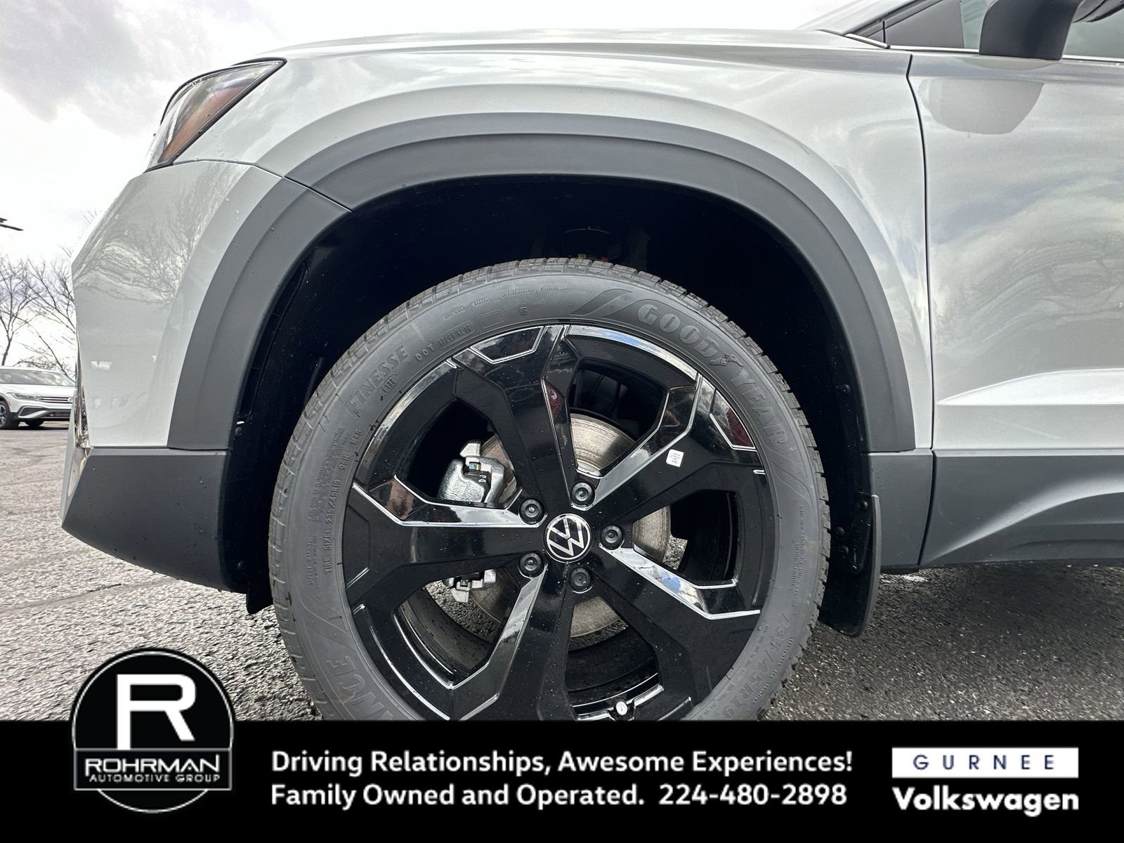 Used 2025 Volkswagen Taos SEL AWD/4WD image 12