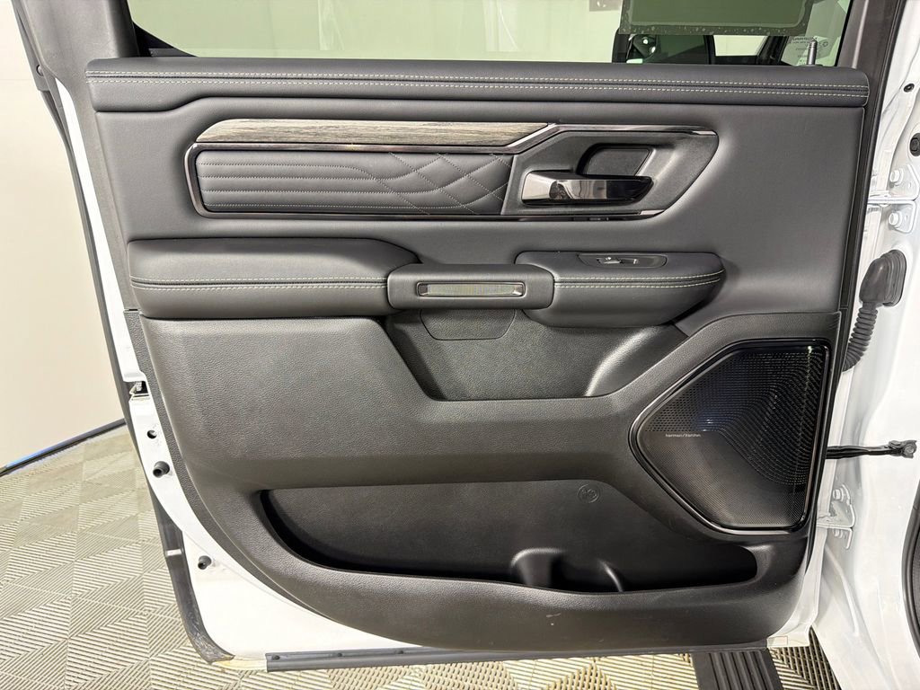 Used 2025 RAM 1500 Limited AWD/4WD image 23