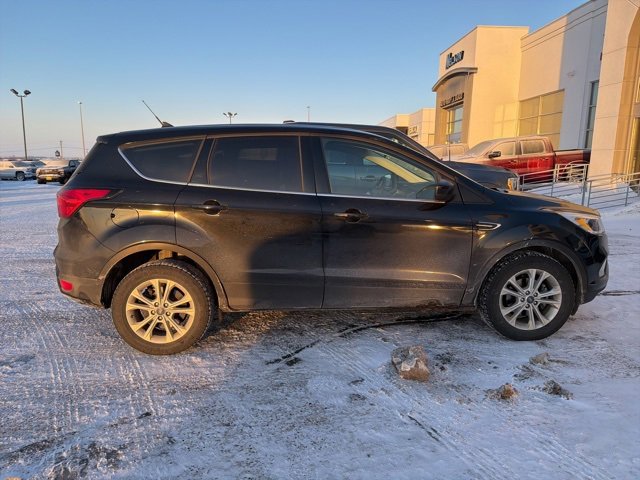 Used 2019 Ford Escape SE image 3