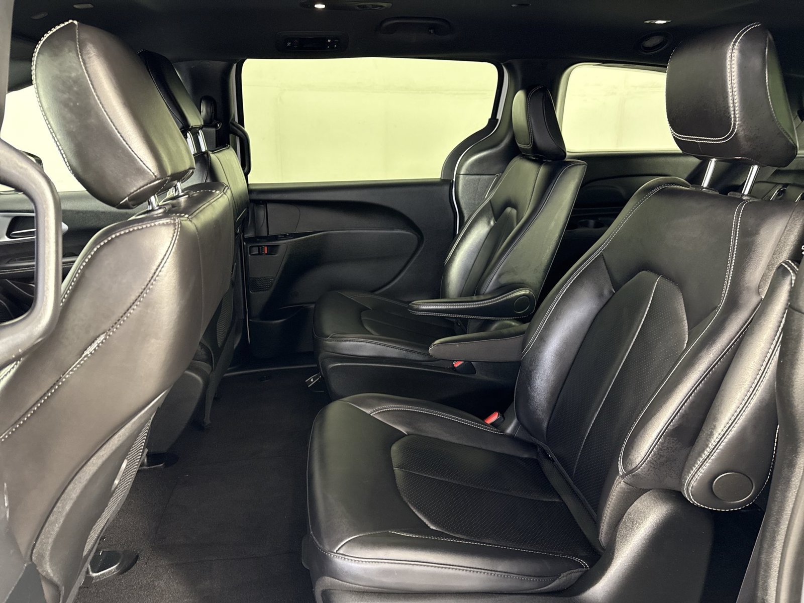 Used 2024 Chrysler Pacifica Limited FWD image 21