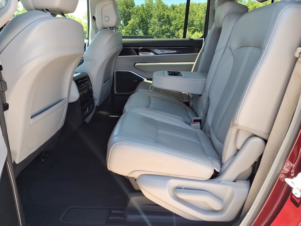Used 2022 Jeep Wagoneer Series I AWD/4WD image 23