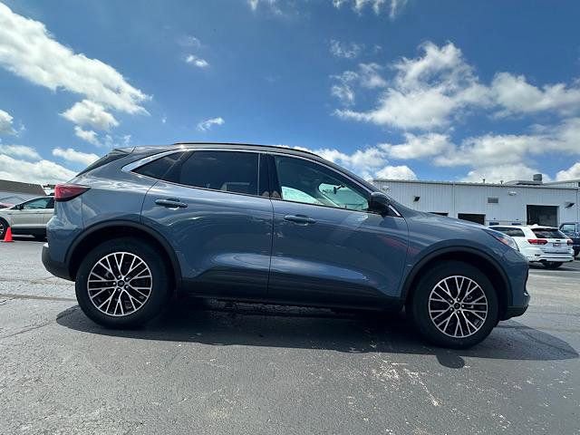 New 2024 Ford Escape SE image 8