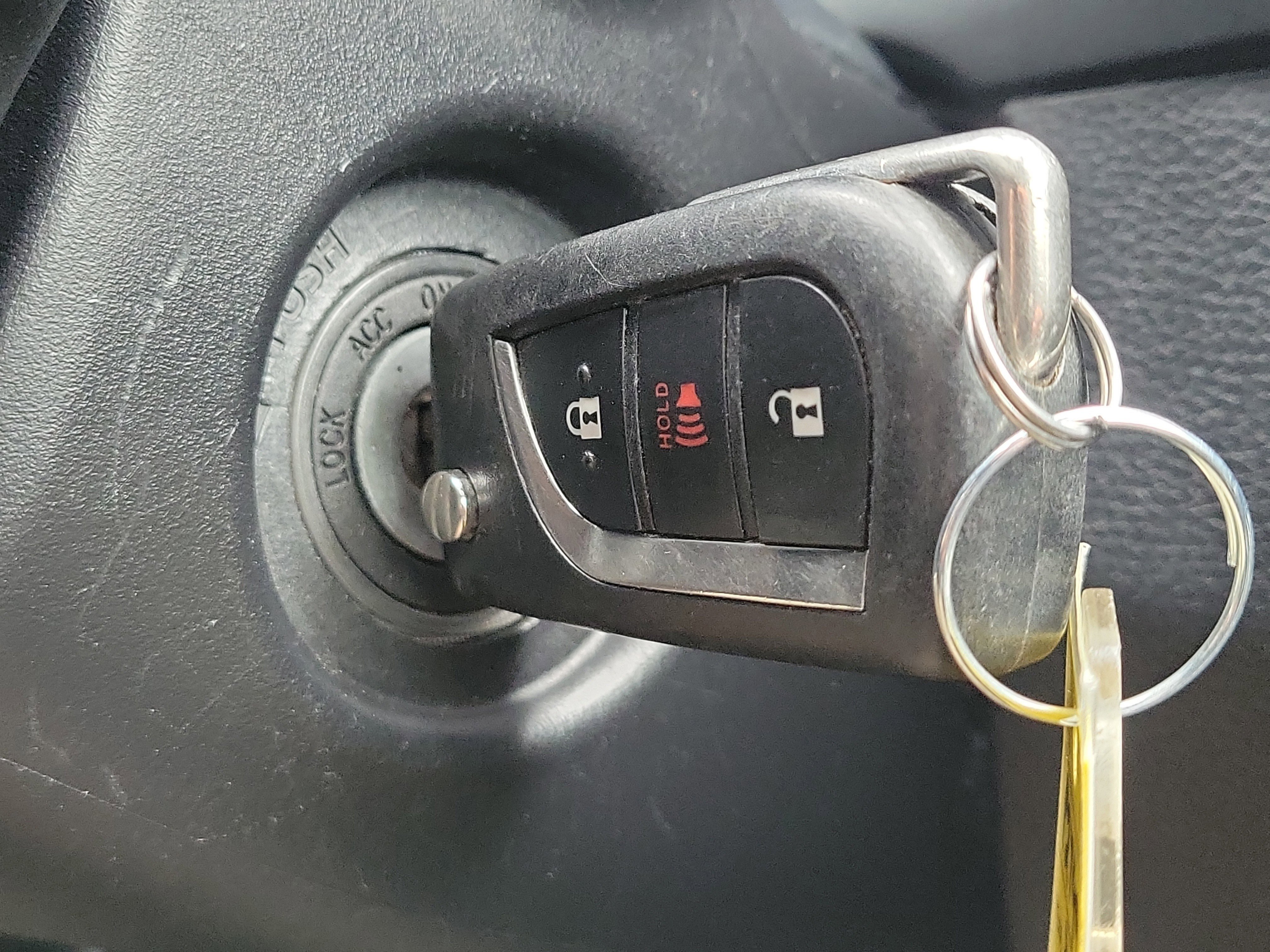 Used 2021 Toyota RAV4 LE image 30