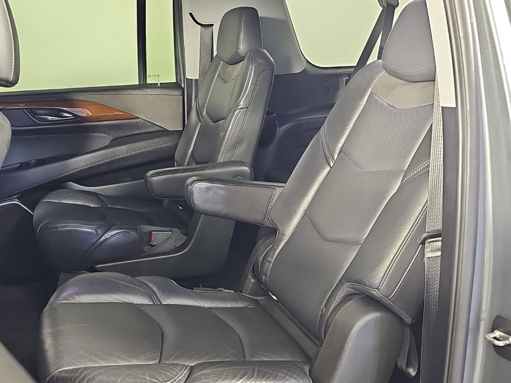 Used 2018 Cadillac Escalade ESV Premium Luxury RWD image 23