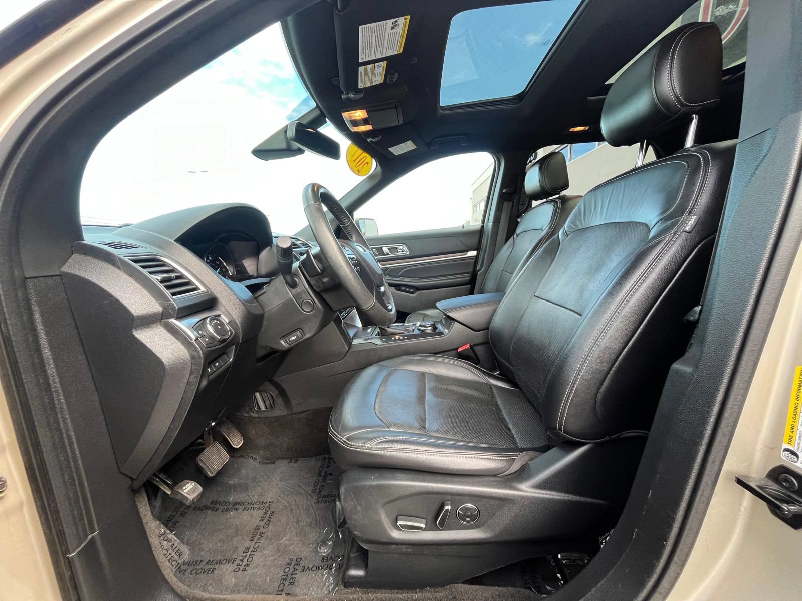 Used 2017 Ford Explorer Limited w/ Equipment Group 301A AWD/4WD image 28