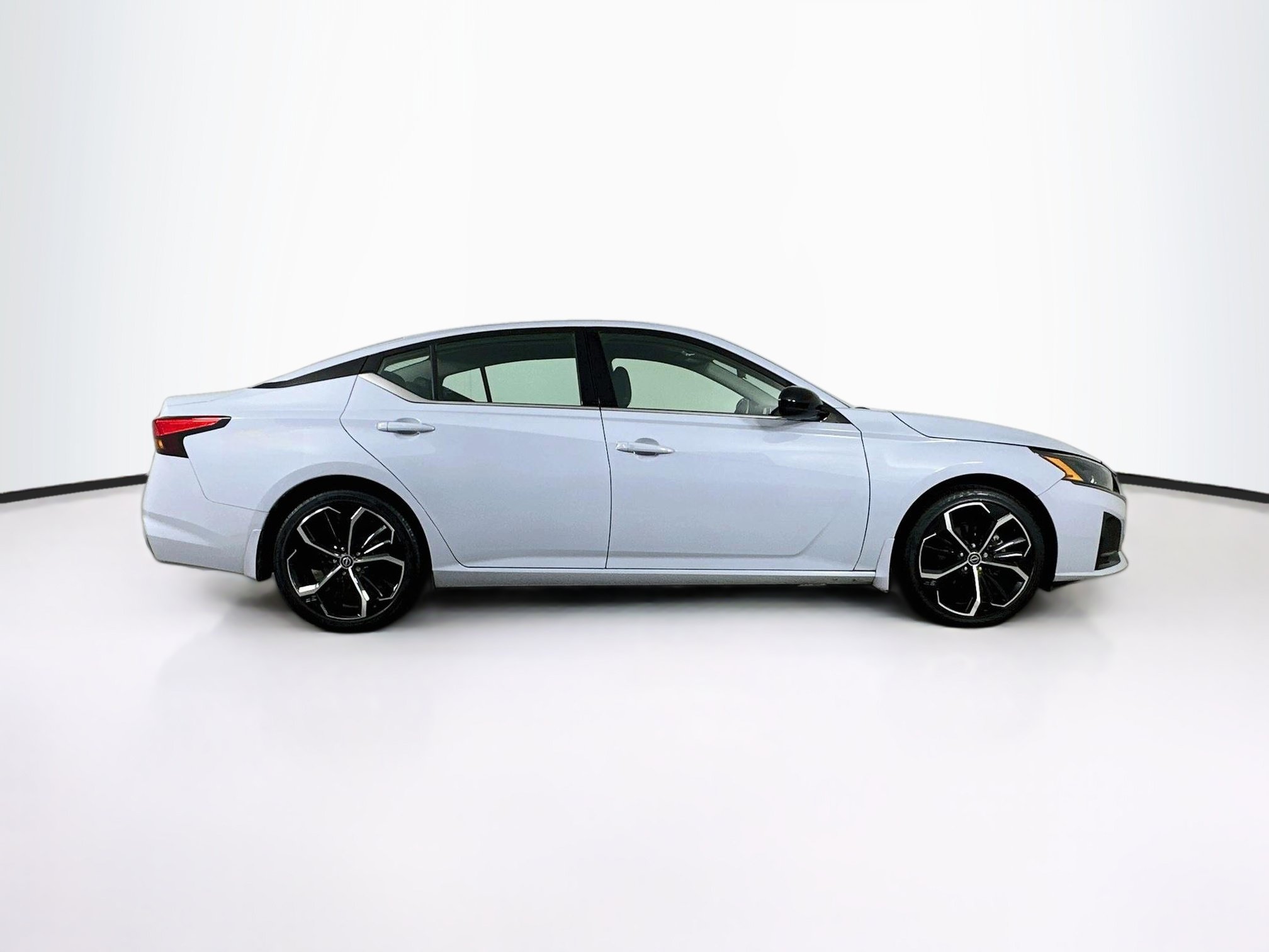 Used 2024 Nissan Altima 2.5 SR FWD image 10