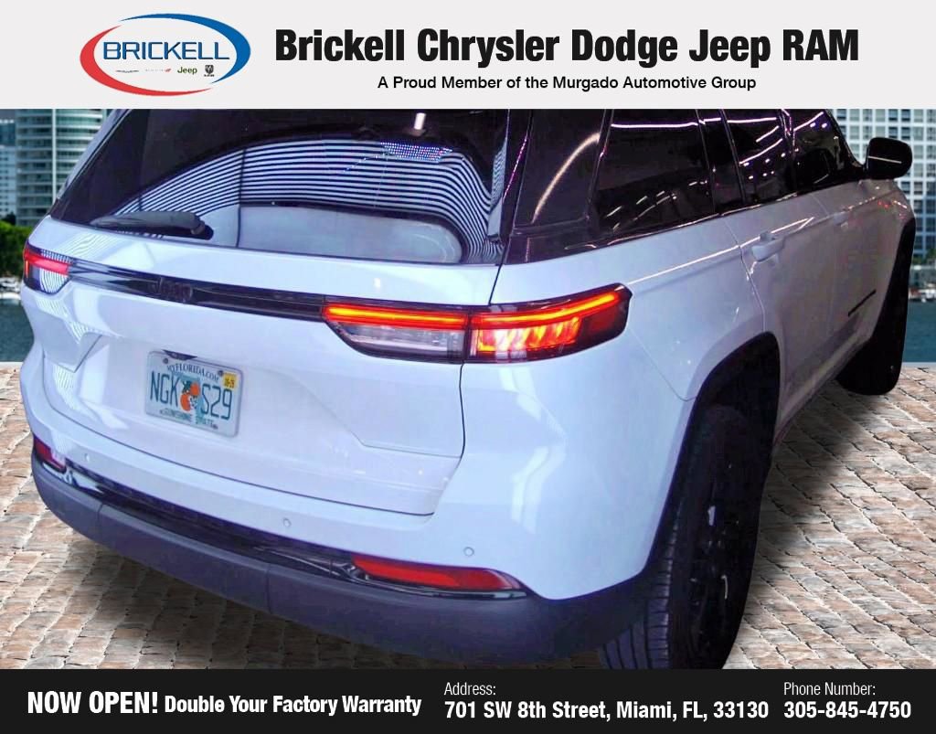 Used 2023 Jeep Grand Cherokee Altitude RWD image 19