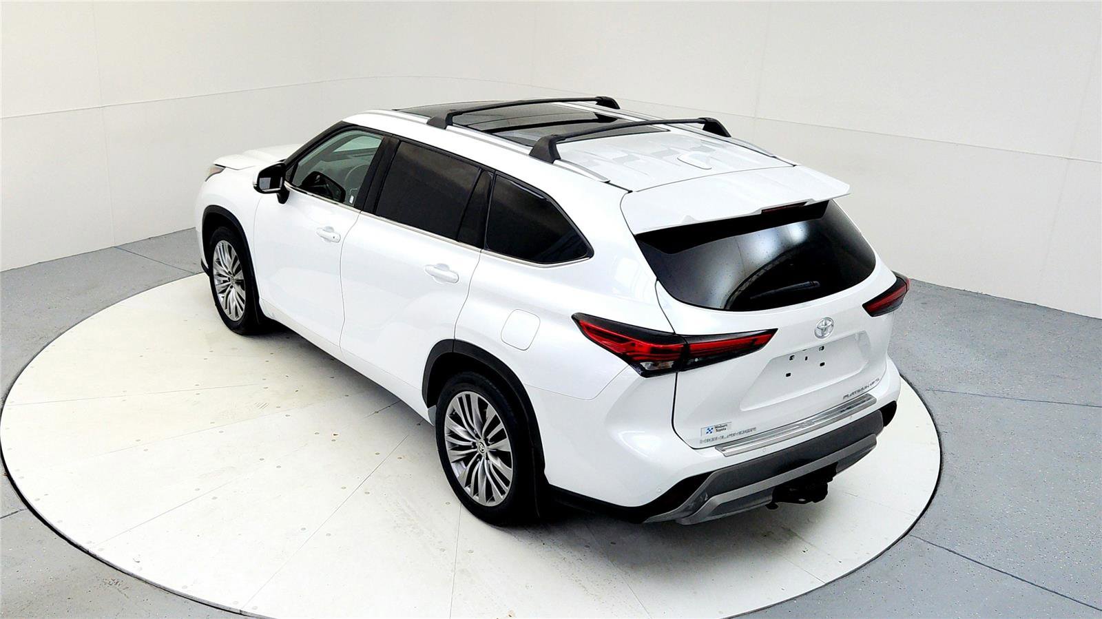 Used 2023 Toyota Highlander Platinum image 16