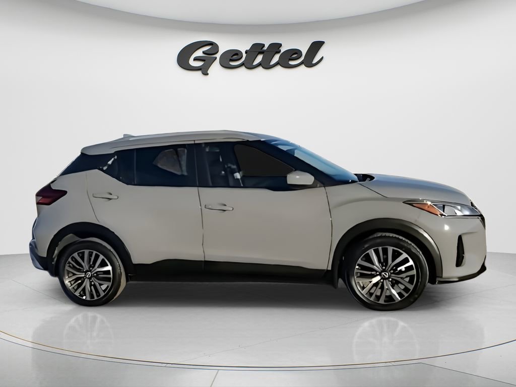 Used 2022 Nissan Kicks SV image 9
