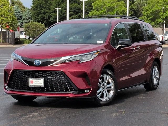 Certified 2022 Toyota Sienna XSE AWD/4WD image 2