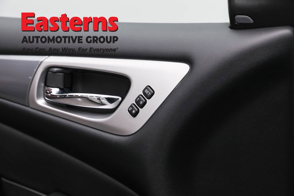 Used 2020 Nissan Pathfinder SL AWD/4WD image 24