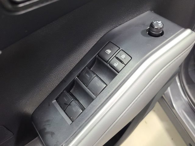 Used 2022 Toyota Highlander XLE FWD image 22