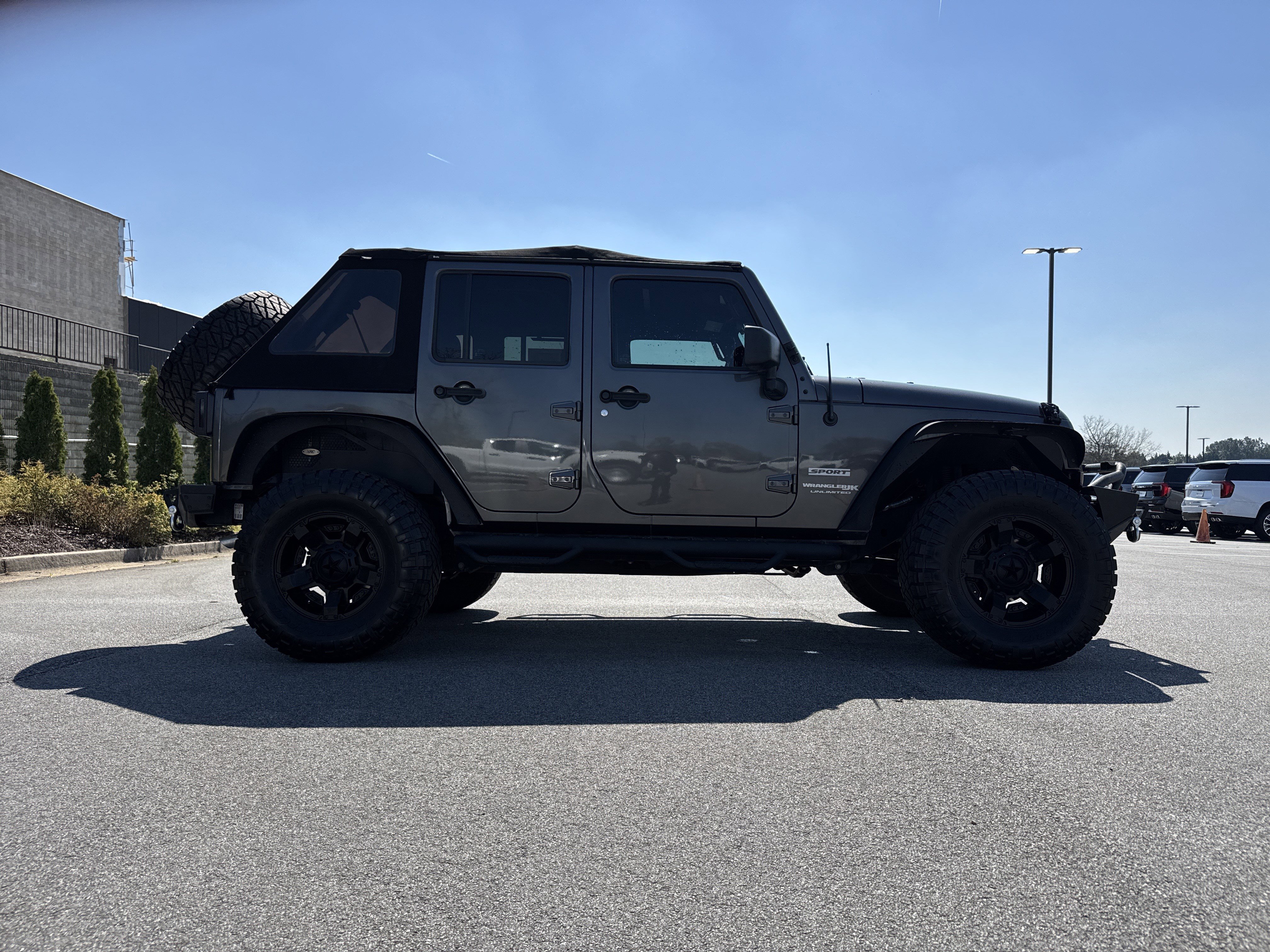 Used 2018 Jeep Wrangler Unlimited Sport w/ Connectivity Group image 11