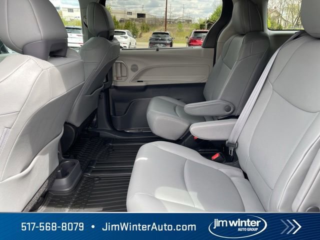 Used 2024 Toyota Sienna XLE FWD image 23