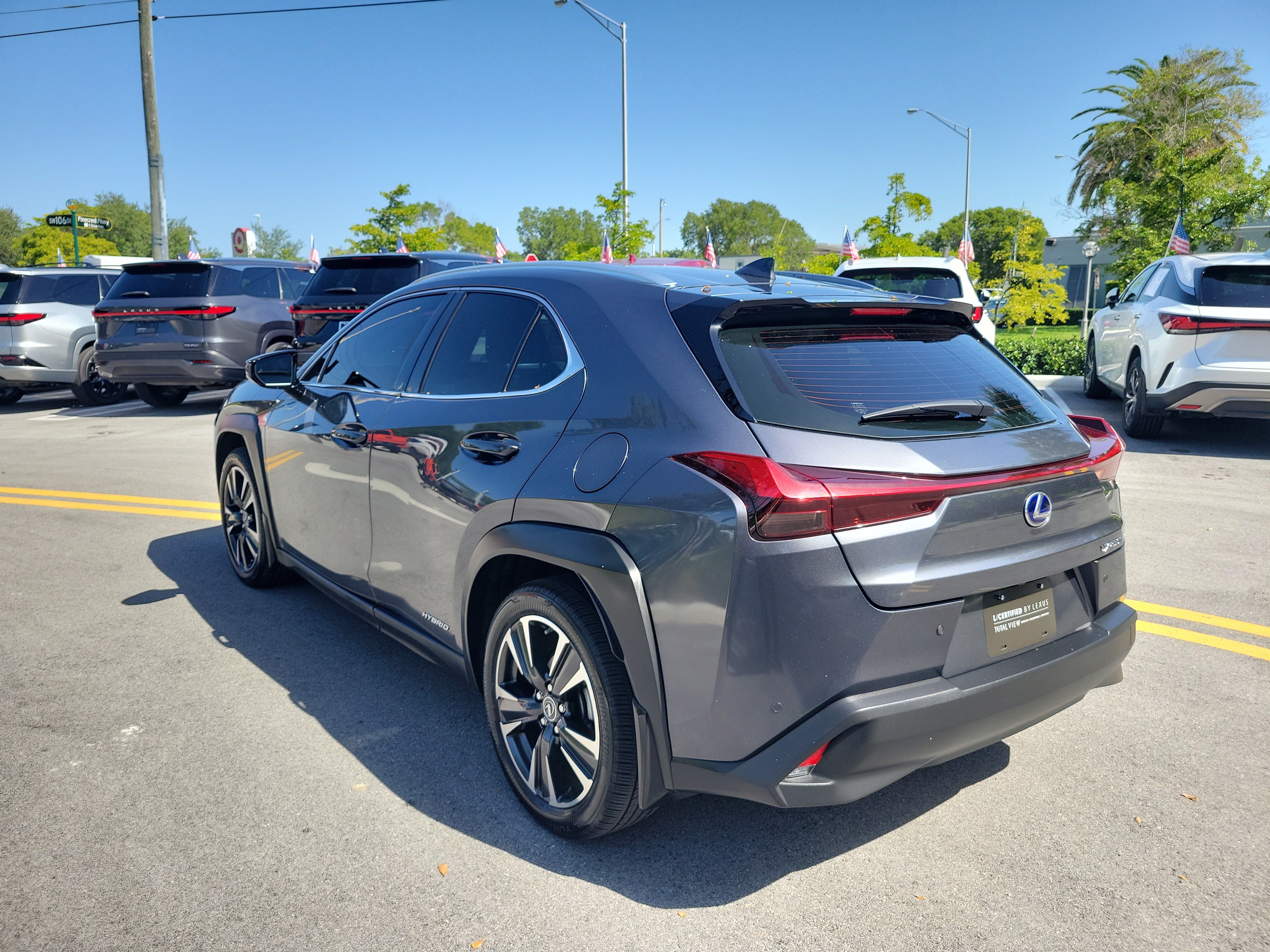 Used 2022 Lexus UX 250h w/ Accessory Package (Z2) AWD/4WD image 4