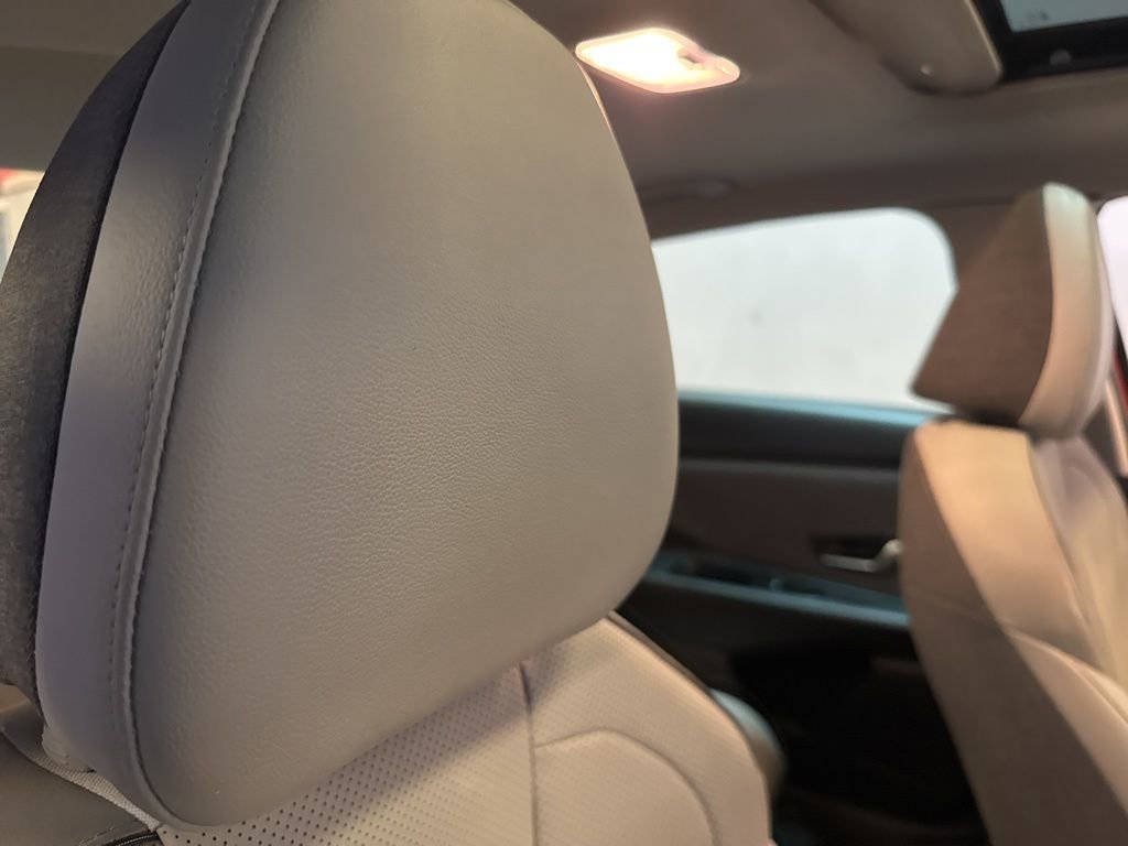 Used 2021 Hyundai Elantra Limited image 61