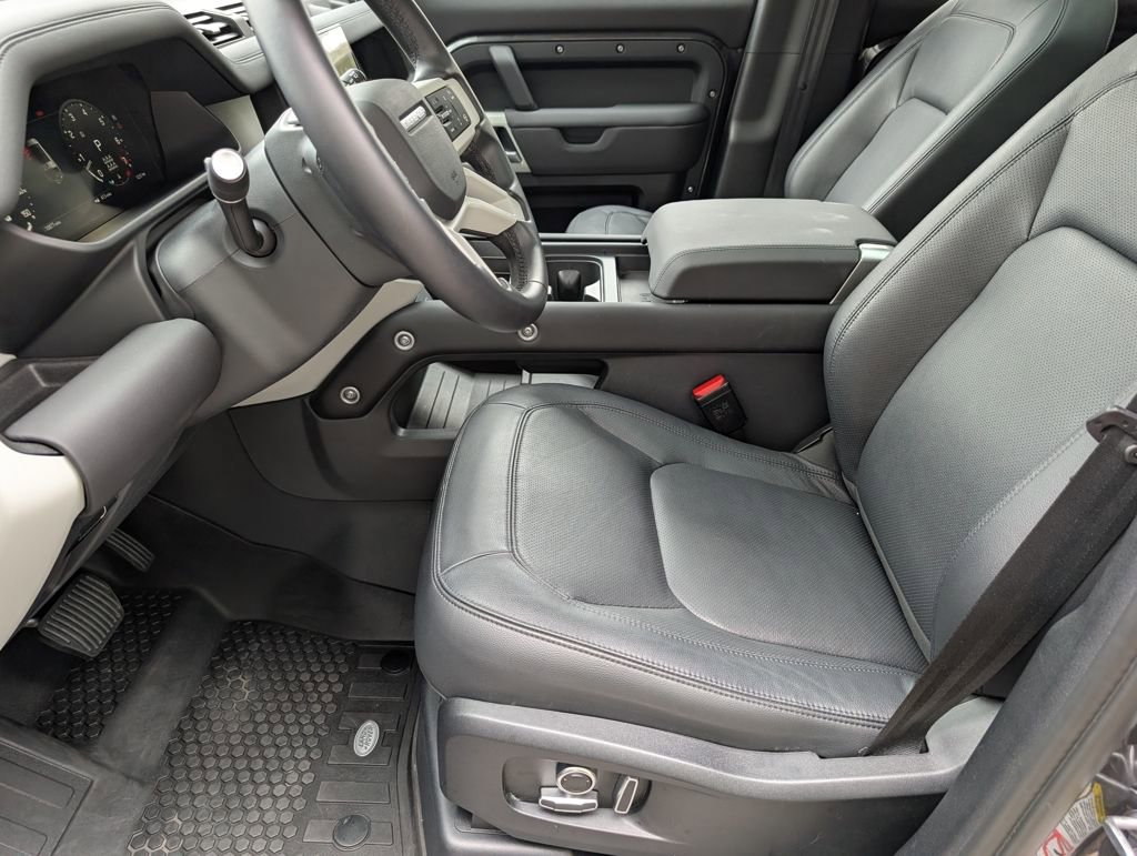 Used 2024 Land Rover Defender 130 S image 32