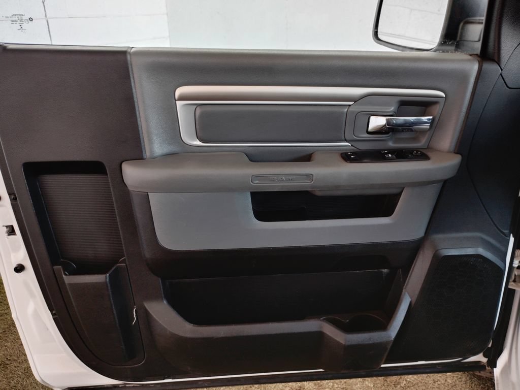 Used 2018 RAM 1500 ST AWD/4WD image 16