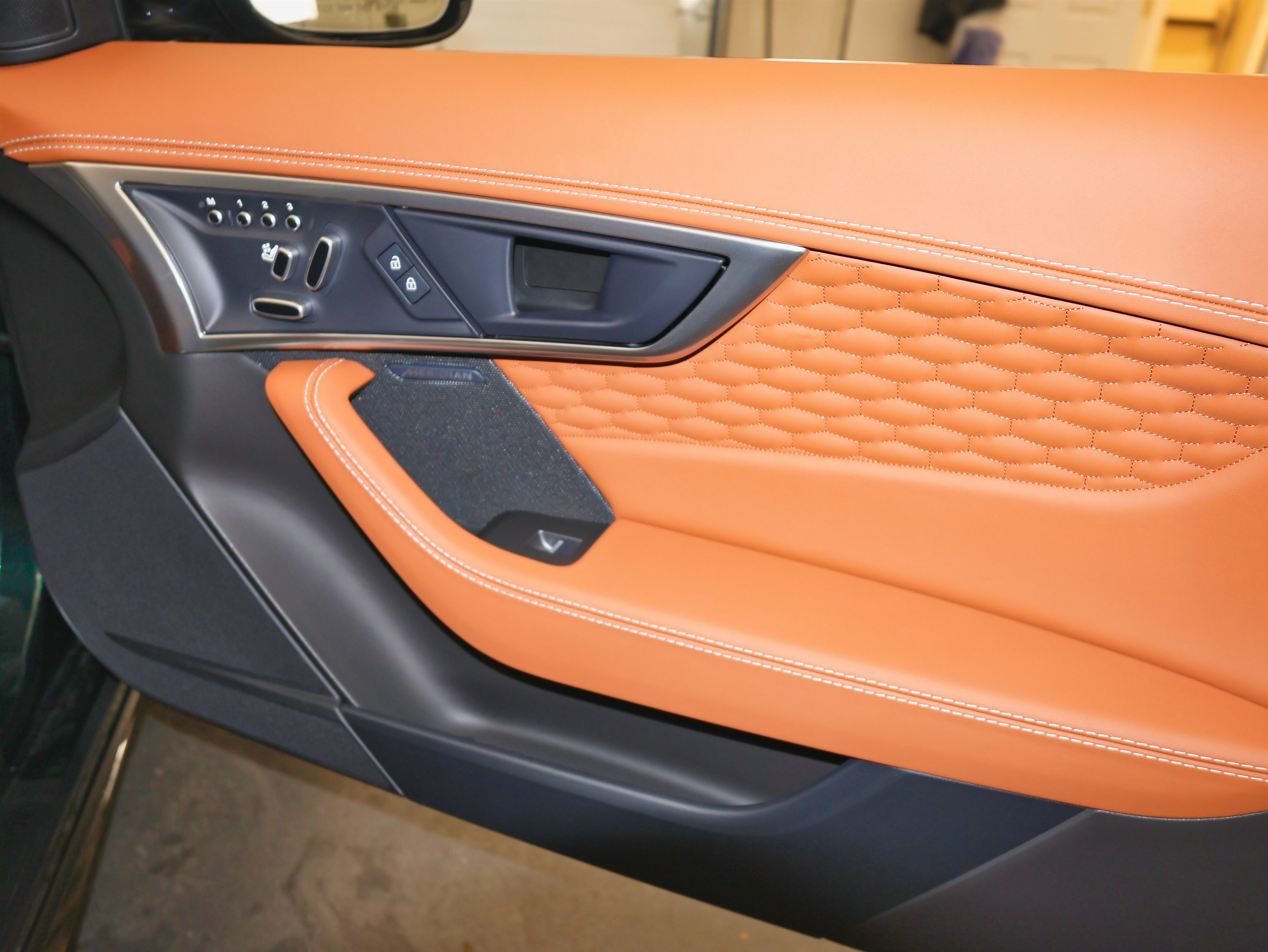 Used 2023 Jaguar F-TYPE R image 27