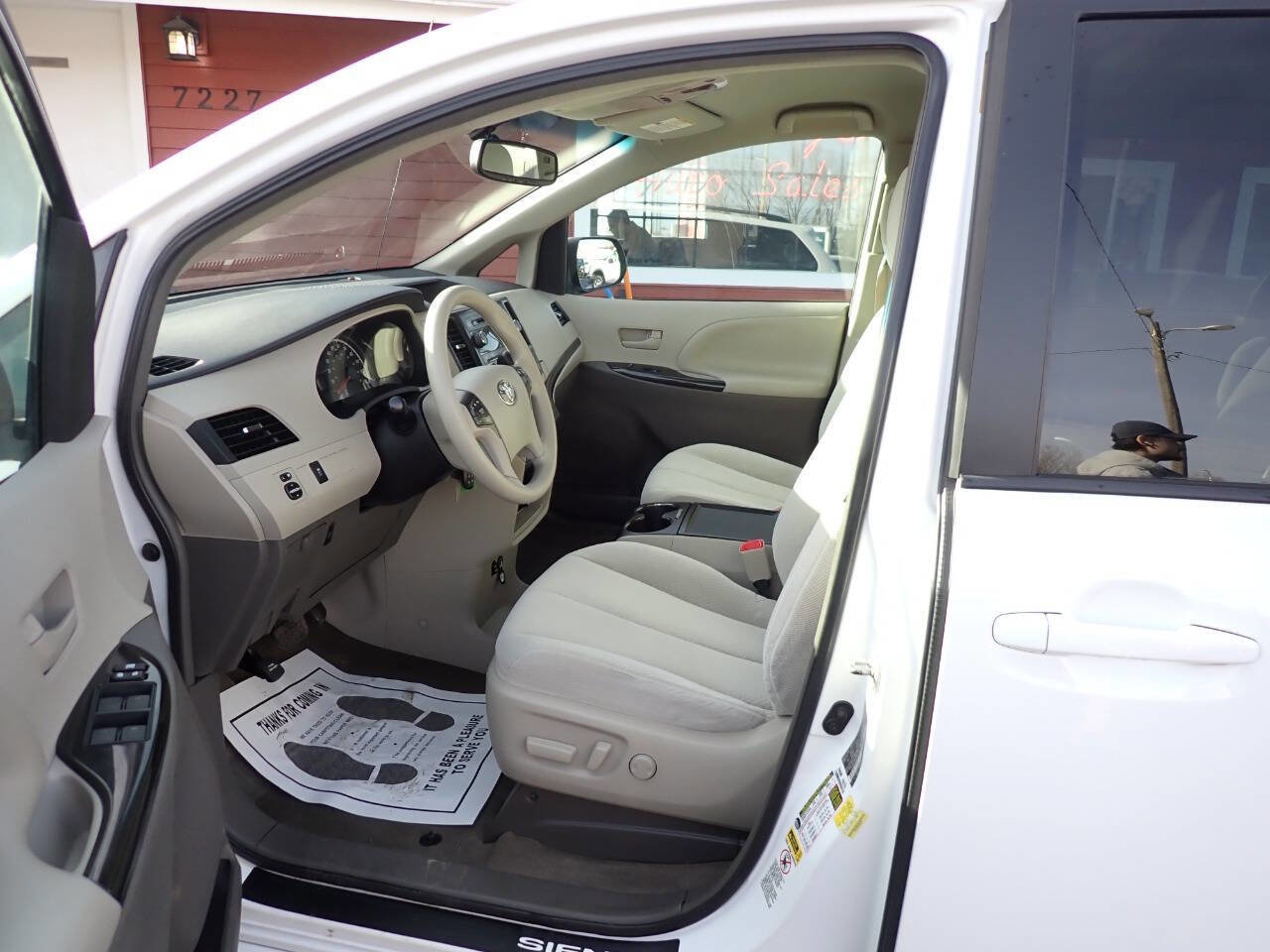 Used 2014 Toyota Sienna LE FWD image 7