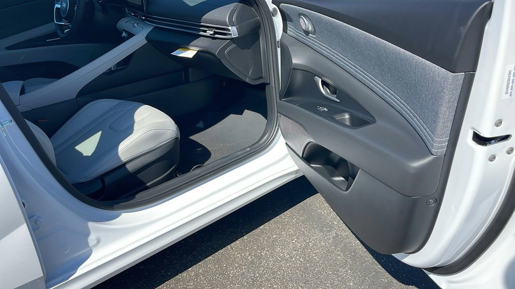 New 2025 Hyundai Elantra Limited image 34