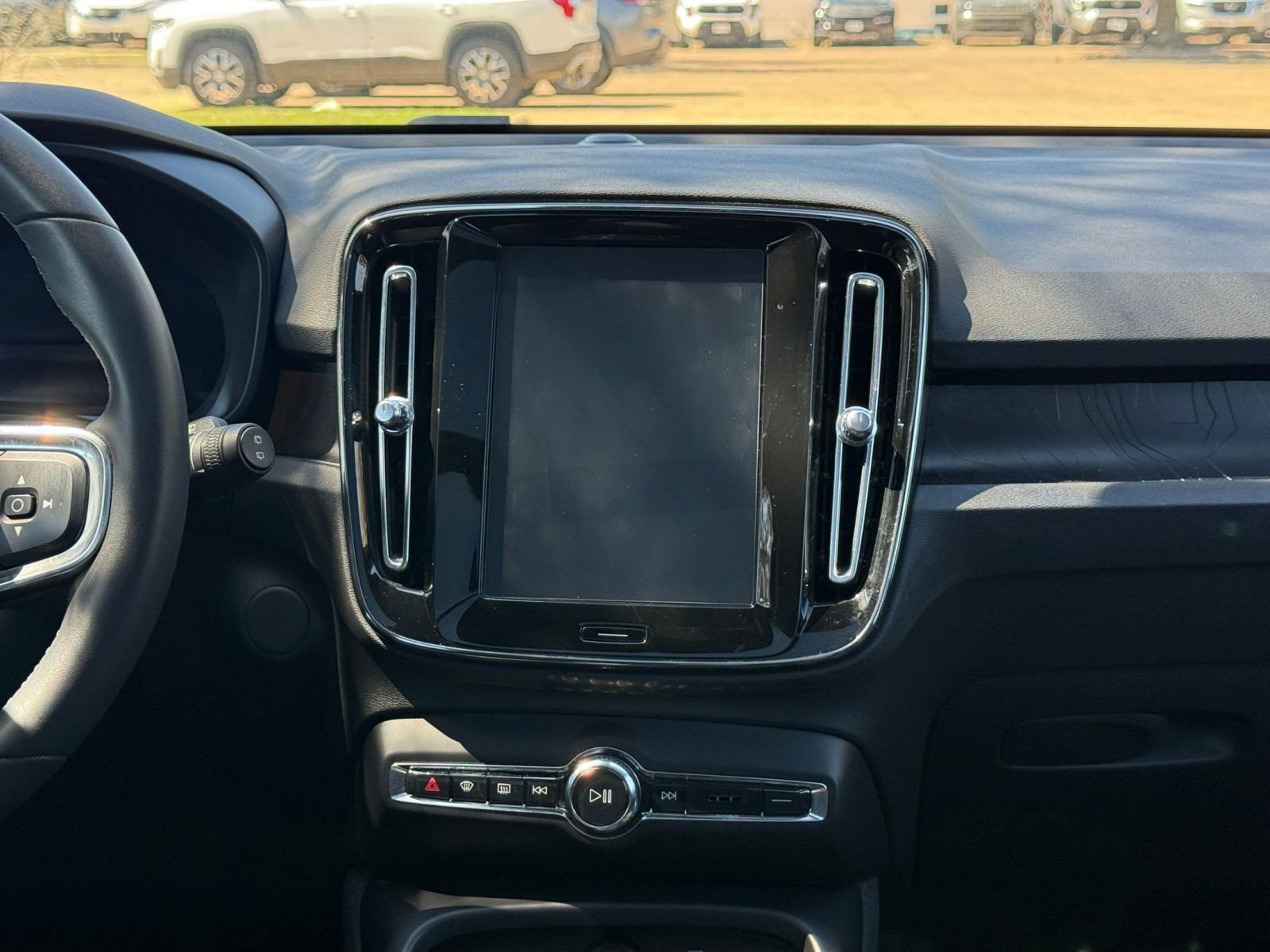 Used 2023 Volvo XC40 Recharge Plus image 20