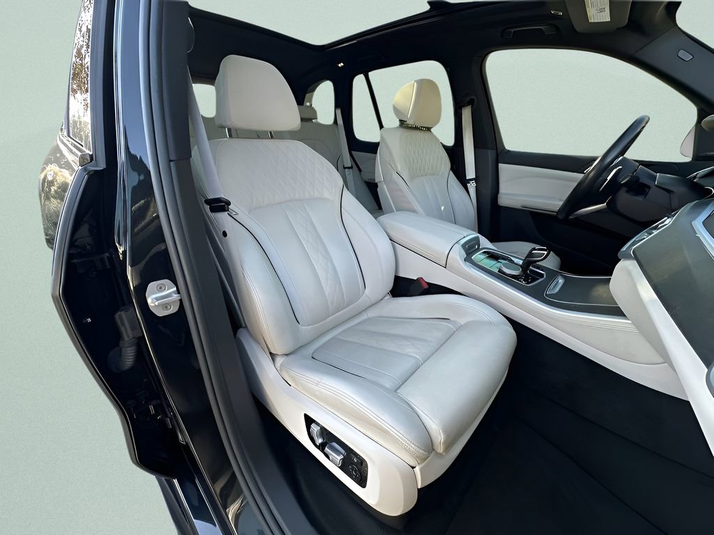 Used 2022 BMW X5 M50i AWD/4WD image 28