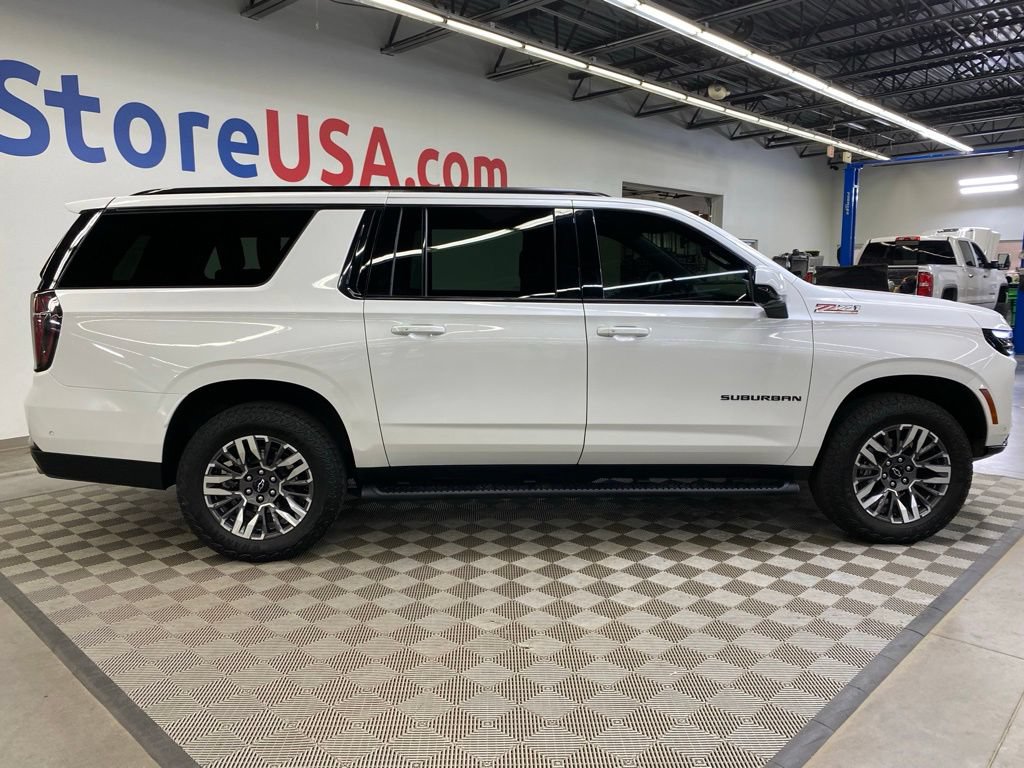 Used 2025 Chevrolet Suburban Z71 AWD/4WD image 11