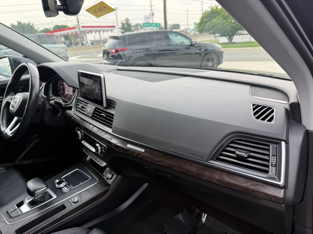 Used 2019 Audi Q5 Prestige w/ Prestige Package AWD/4WD image 32