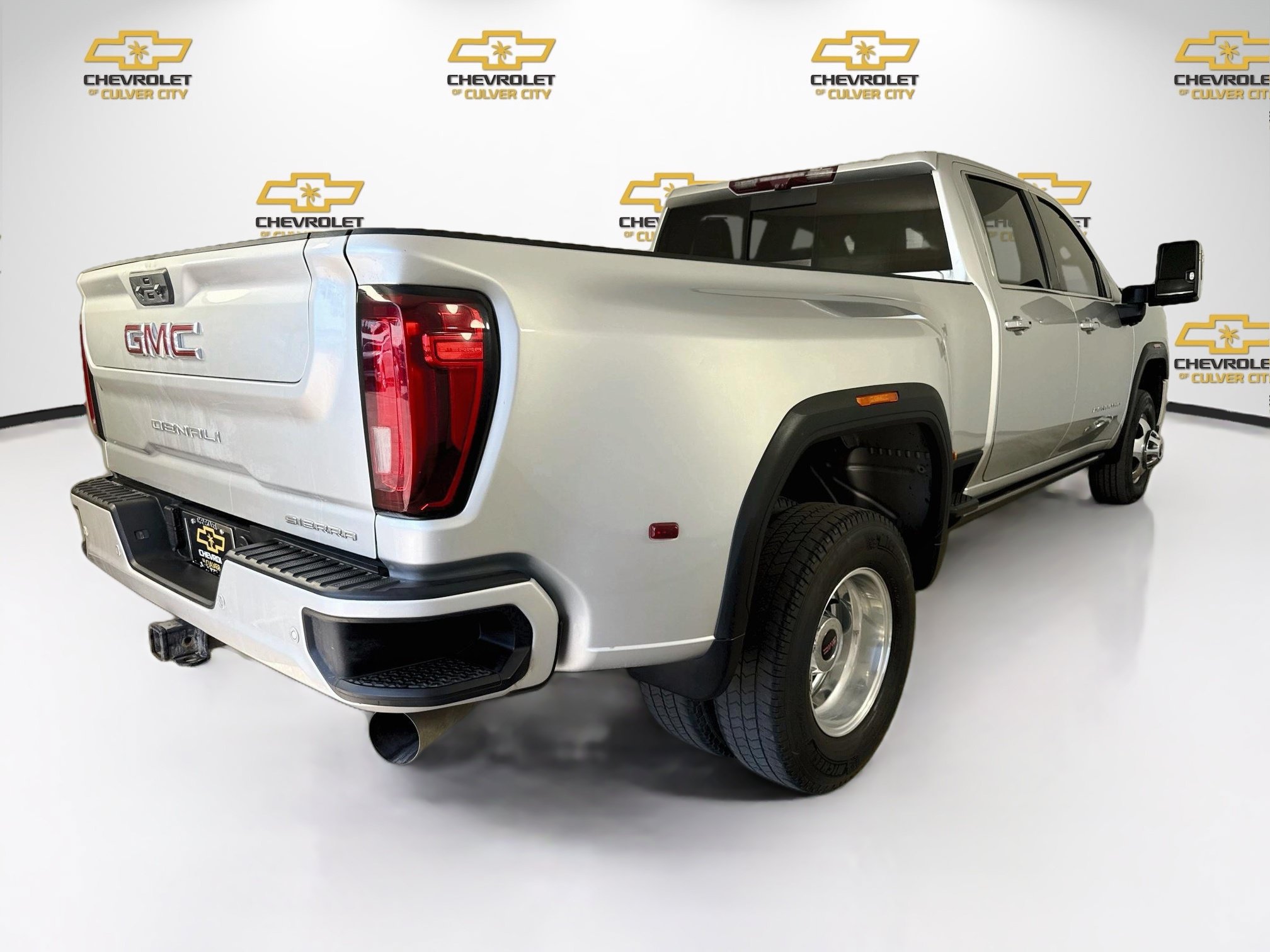Used 2023 GMC Sierra 3500 Denali w/ Denali Ultimate Package AWD/4WD image 8
