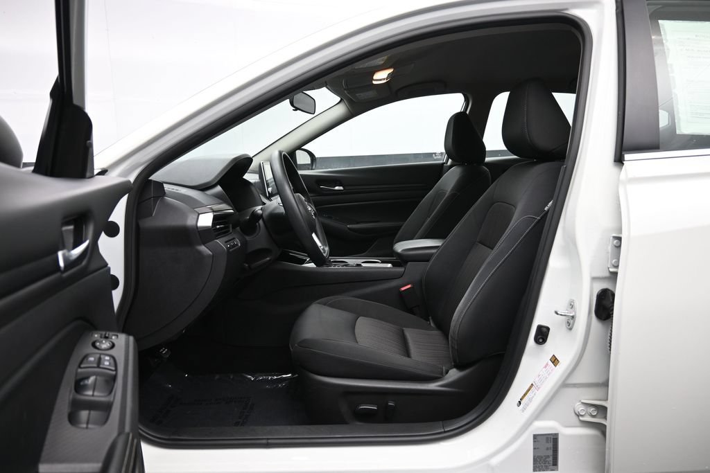 Used 2024 Nissan Altima 2.5 SV FWD image 22