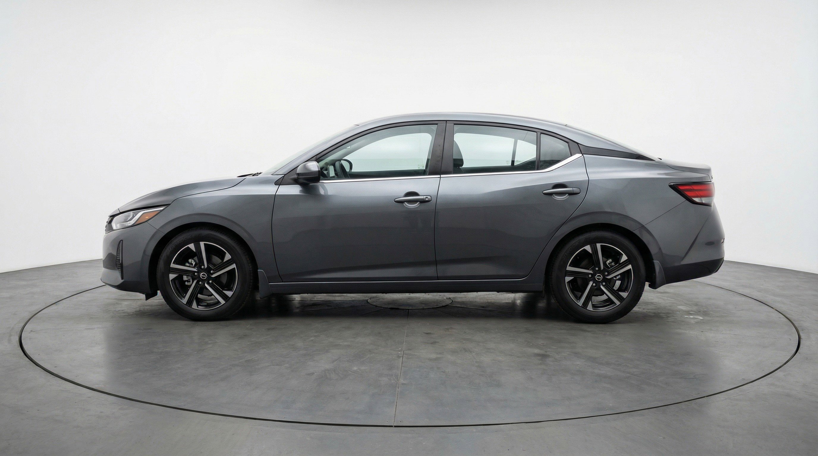 Used 2025 Nissan Sentra SV image 5