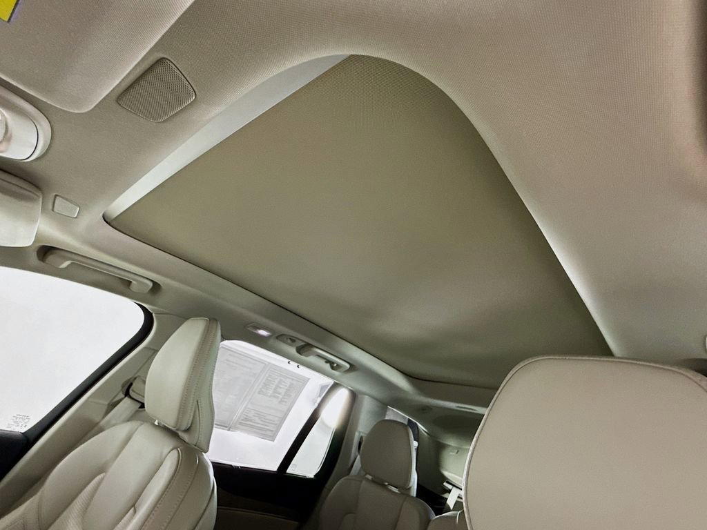 Certified 2023 Volvo XC90 B6 Ultimate w/ Protection Package Premier image 23