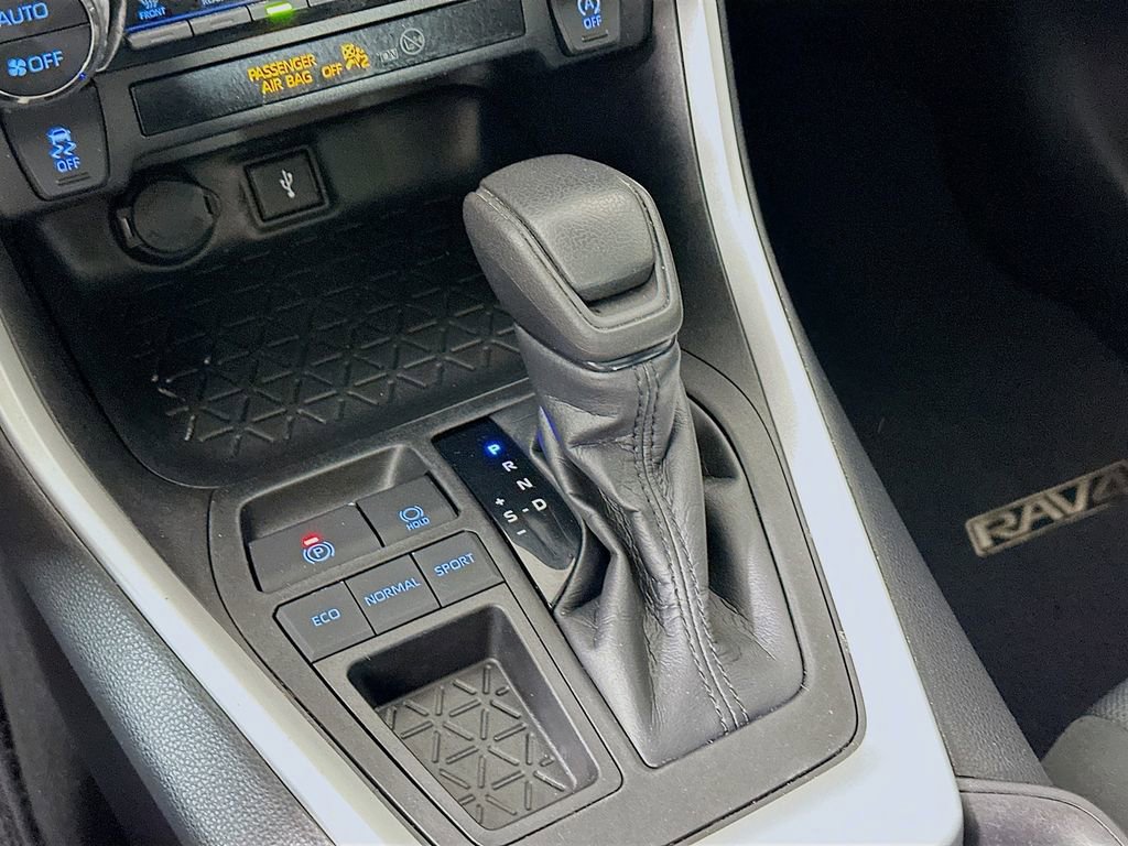 Used 2021 Toyota RAV4 XLE w/ Convenience Package image 17