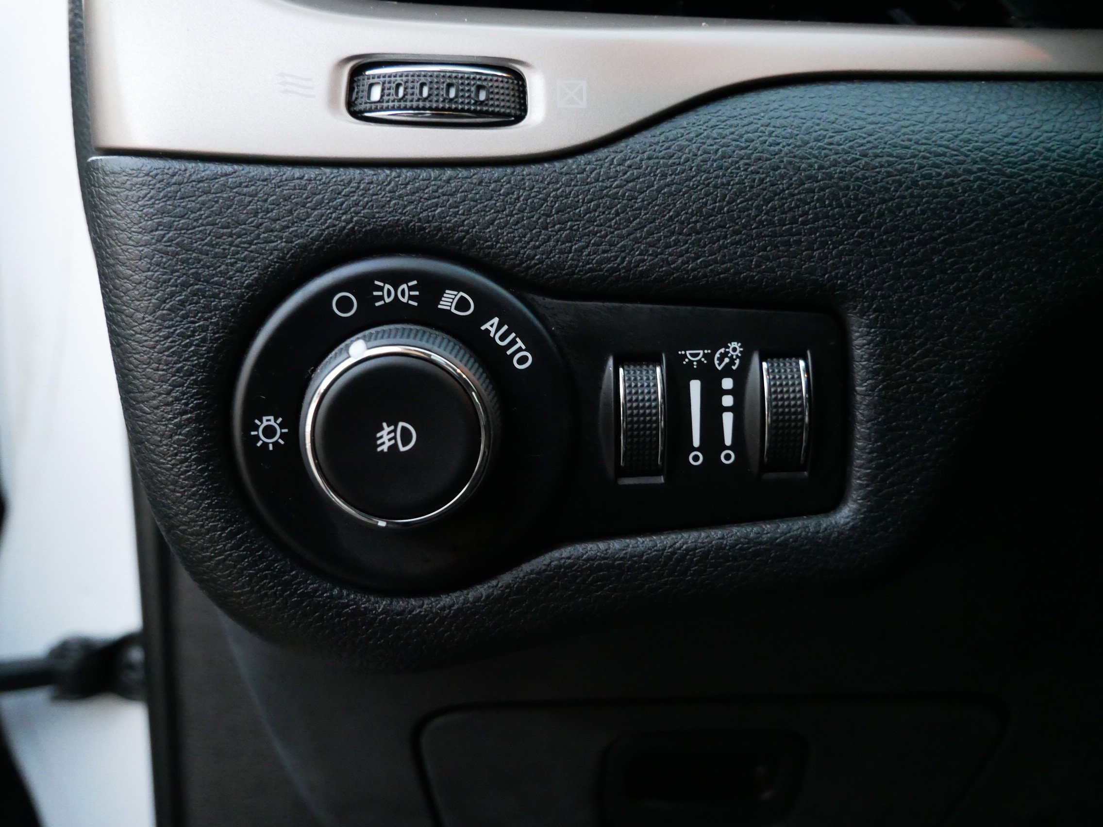 Used 2016 Jeep Cherokee Limited w/ Trailer Tow Group image 15