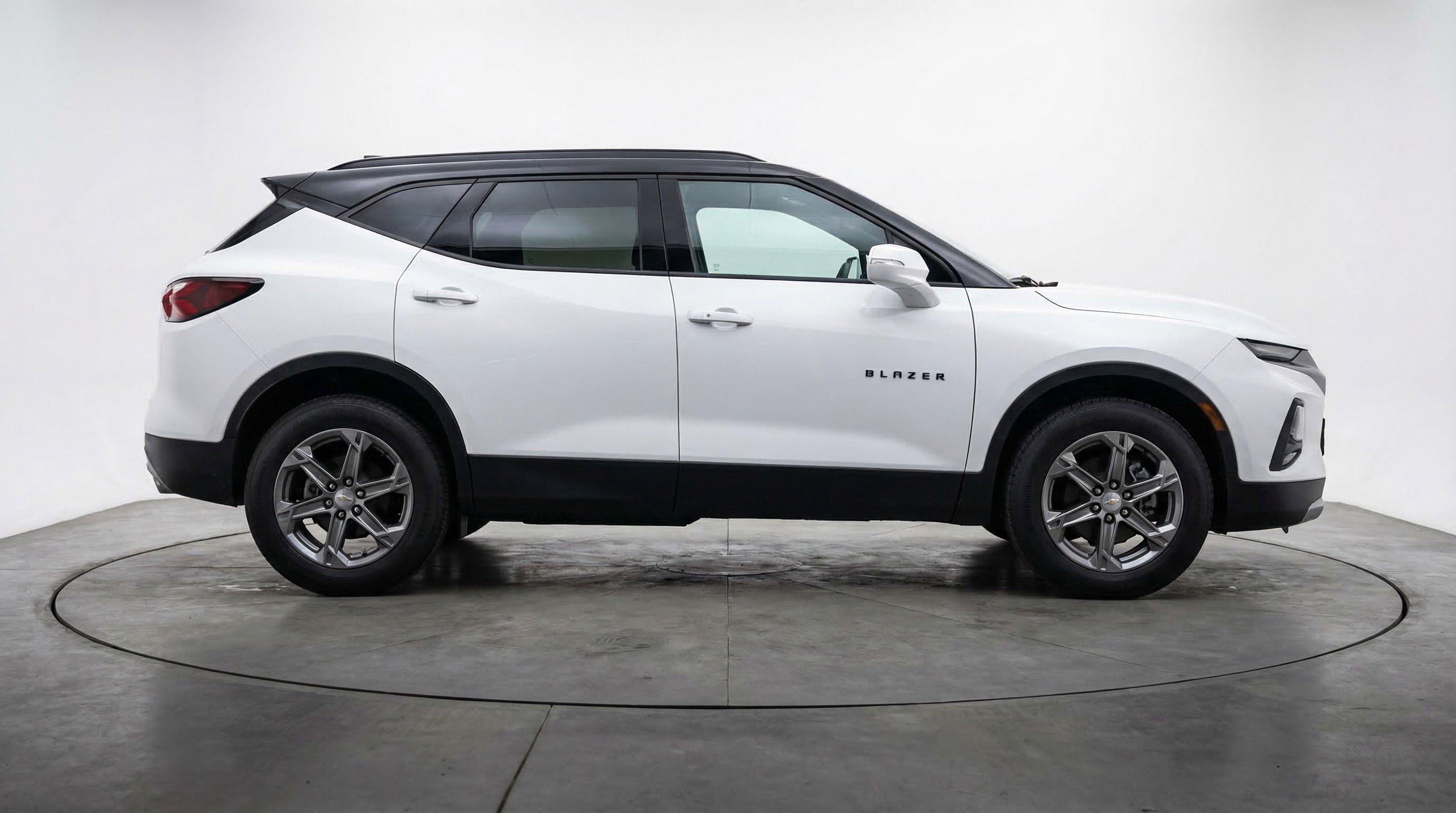 Used 2025 Chevrolet Blazer LT FWD image 11