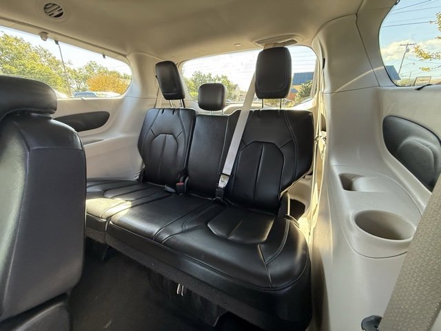 Certified 2021 Chrysler Pacifica Touring-L image 17