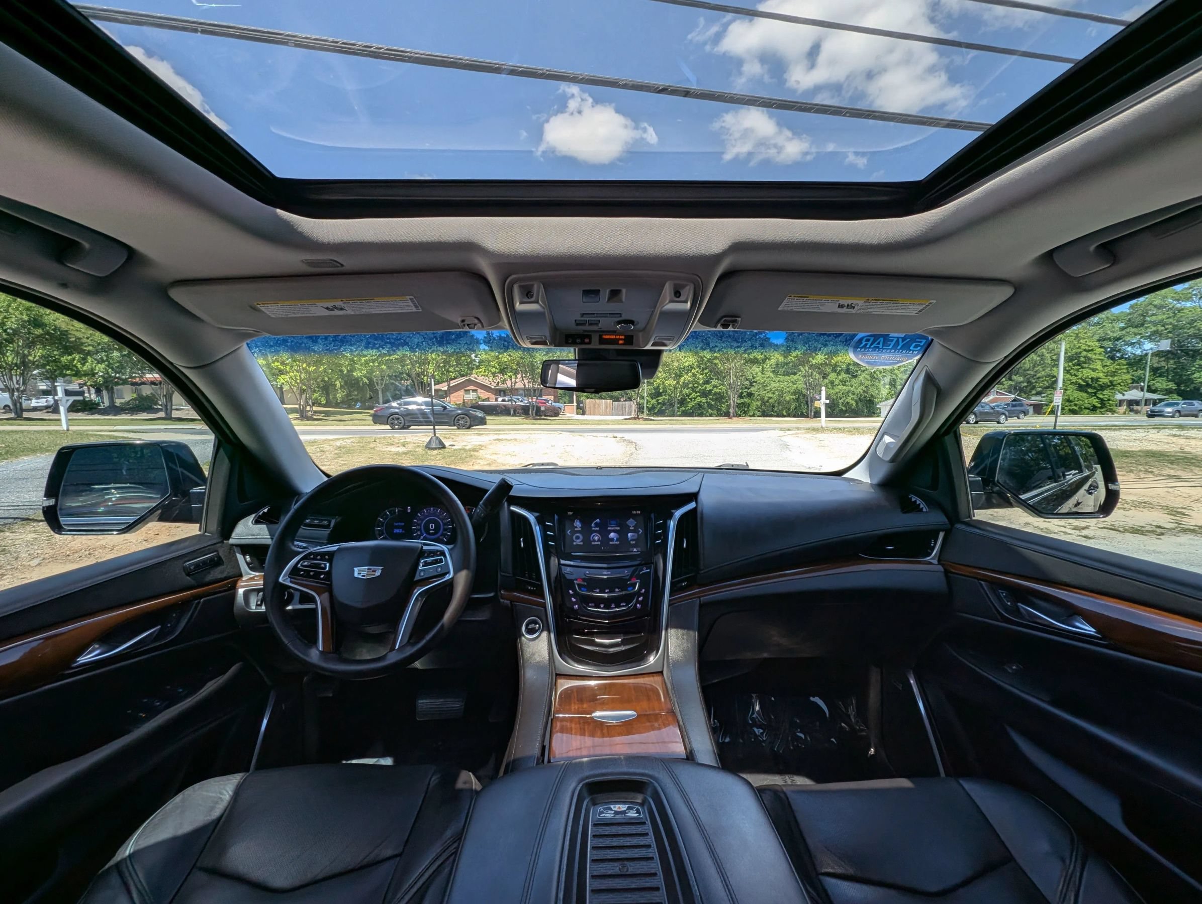 Used 2018 Cadillac Escalade ESV Luxury RWD image 18