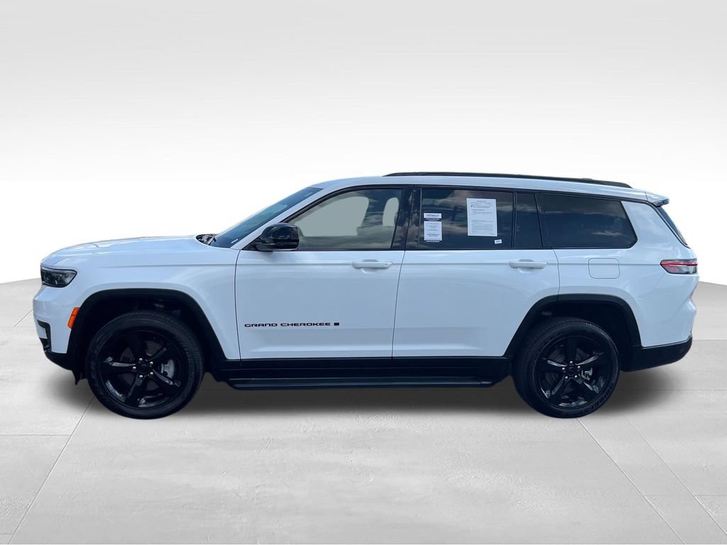Used 2024 Jeep Grand Cherokee L Laredo AWD/4WD image 2